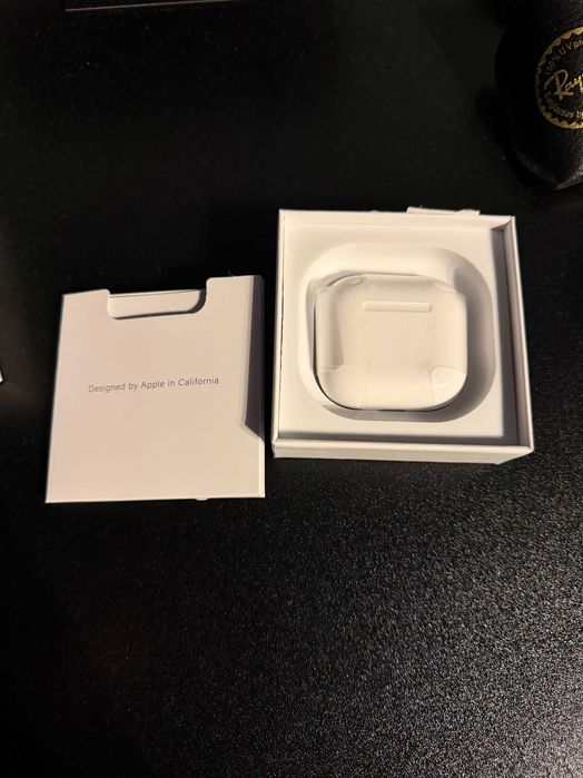 Apple AirPods 4