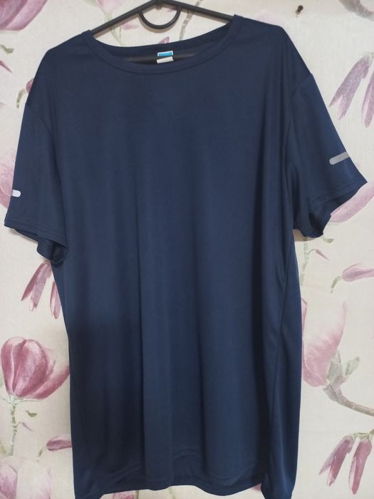 Футболки нові  дихаючі