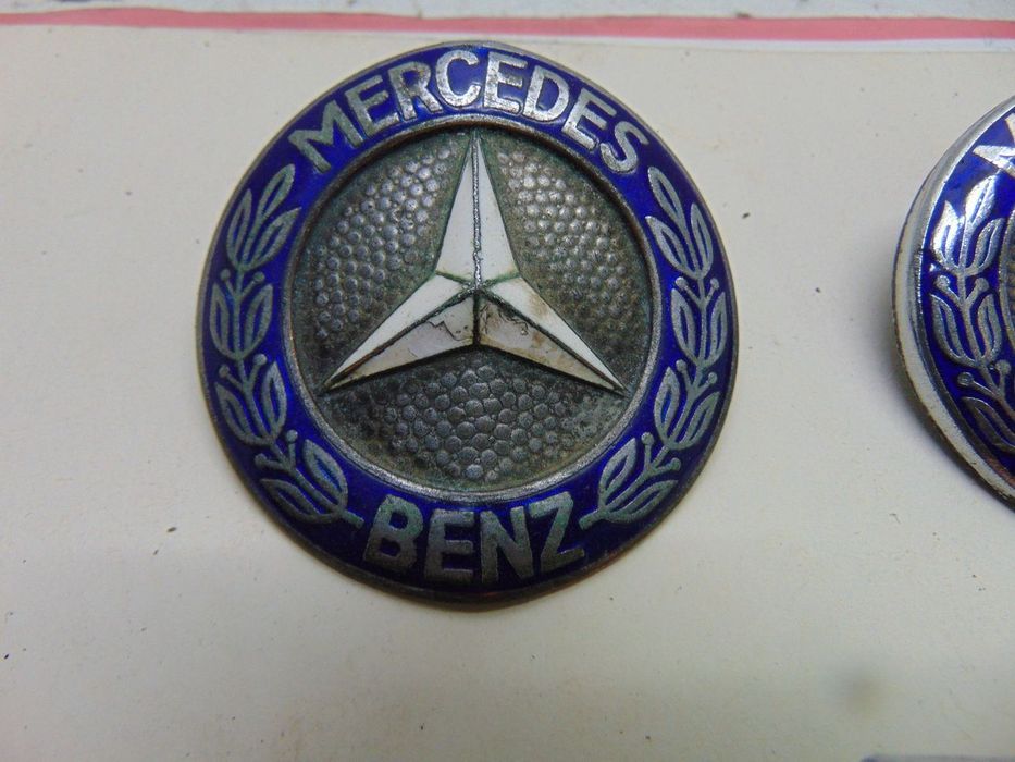 Antigos Mercedes 180 e 190/MG simbolo