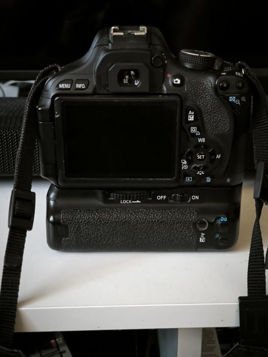 Aparat Canon 600d + Grip + 2 baterie!!