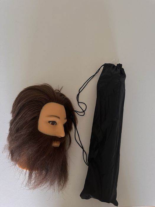 Tripé e cabeça masculina para barbeiro
