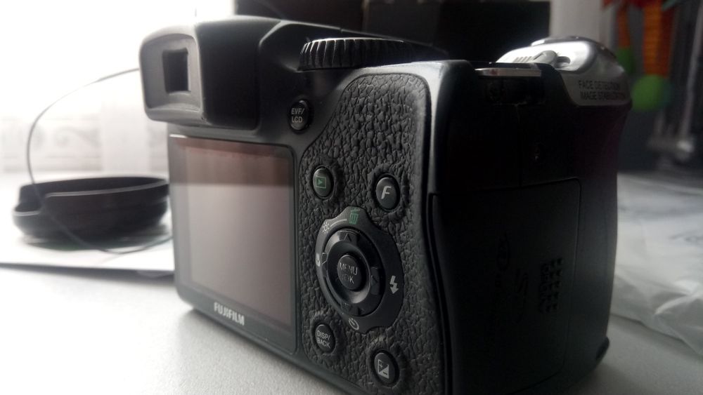 FUJIFILM FinePix S8000fd