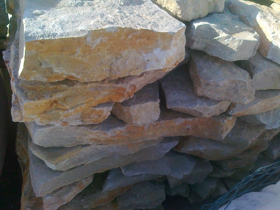 Rustic stone for flooring64750737978755121