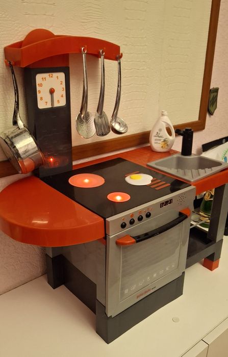 Кухня дитяча з посудом і продуктами