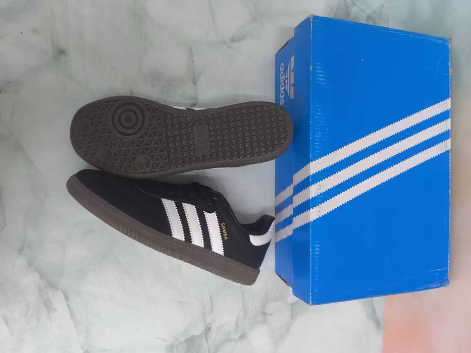 Czarne adidasy w rozmiarze 38