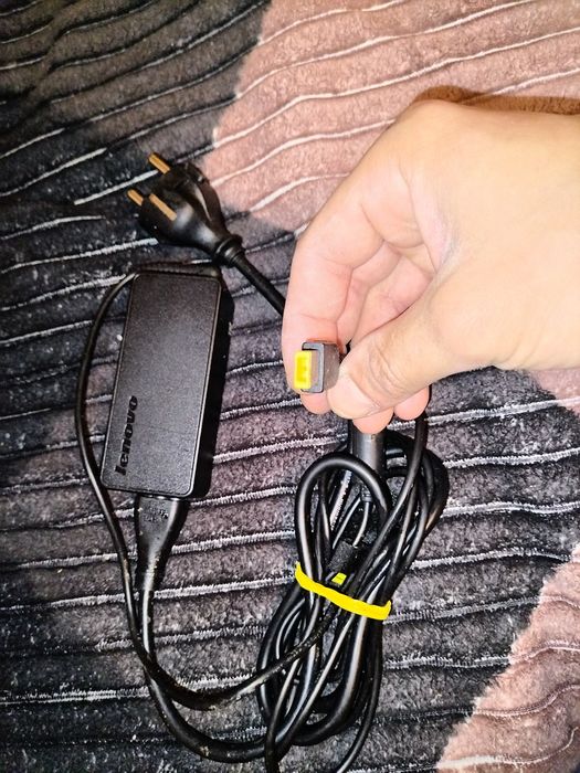 Zasilacz do  laptopa Lenovo