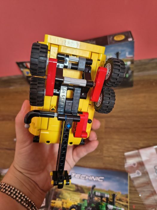 Klocki LEGO Technic 42136 Traktor John Deere 9620R 4WD