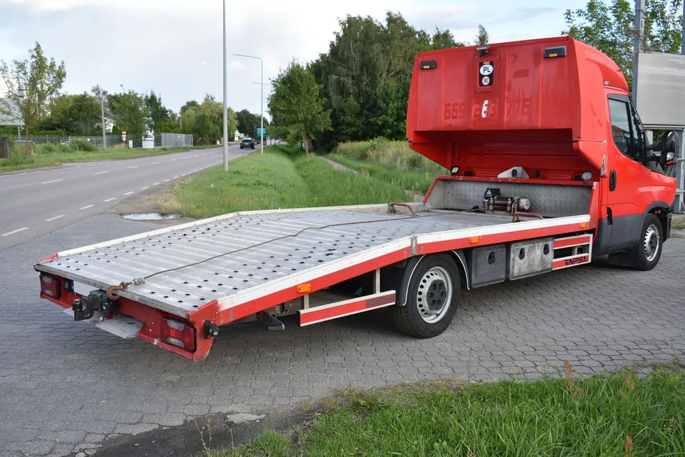 Iveco Daily 3,0 Auto Laweta Najazd Pomoc Drogowa  35S18 3,0 Laweta Kabina Sypialna Webasto Pomoc Drogowa Najazd Euro 6