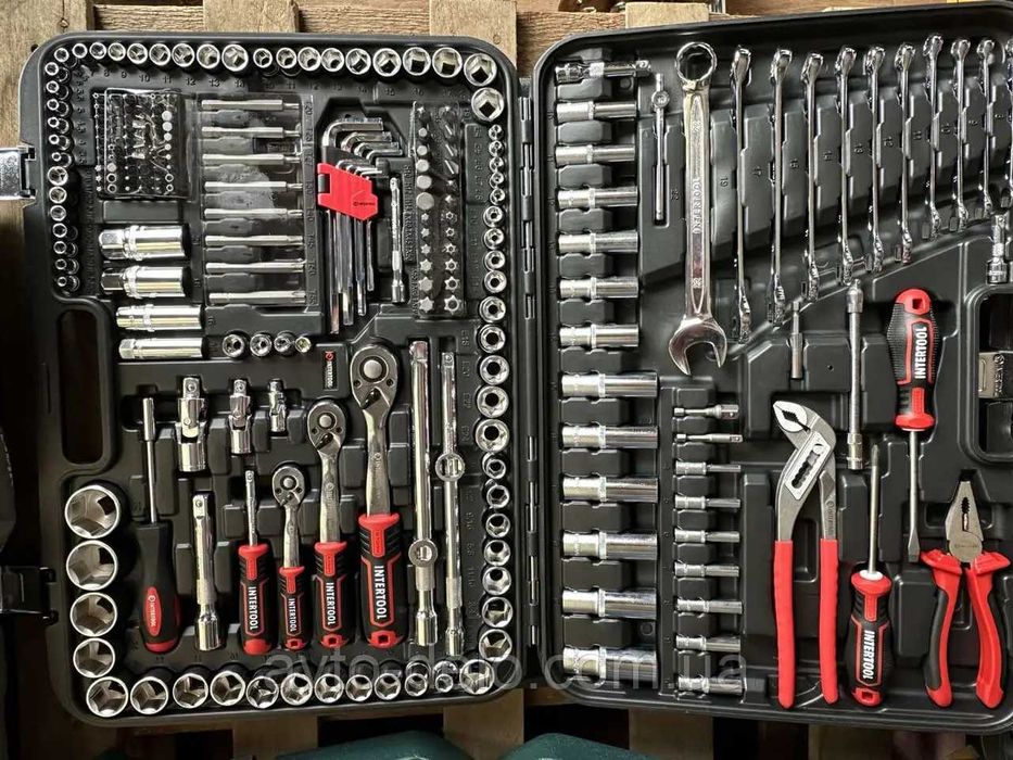 Набір інструментів INTERTOOL Storm 233 предмети ET-8233 CrV у кейсі