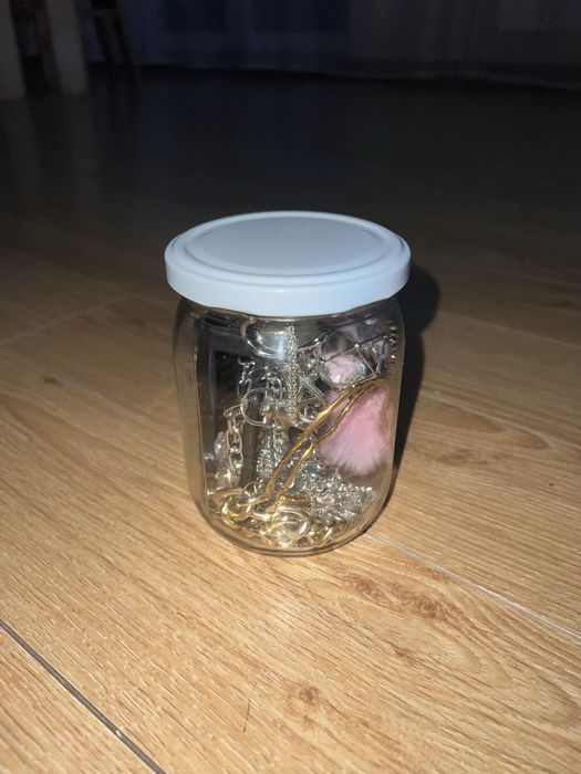 Sloik z pierdolkami bizuteria akcesoriami
