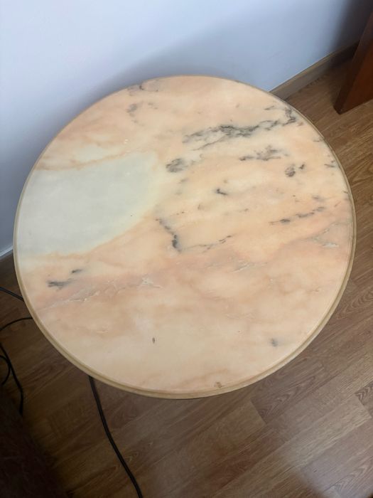 Mesa de apoio com tampo de mármore