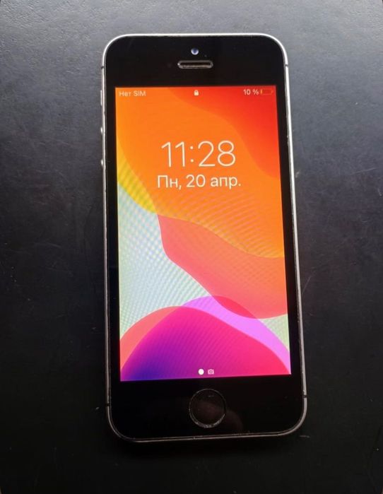 Продам мобільний телефон IPhone SE