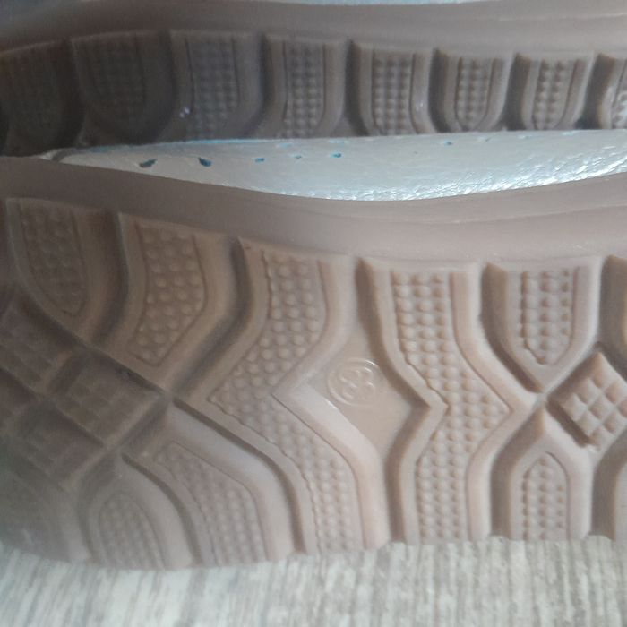 Buty złote mokasyny