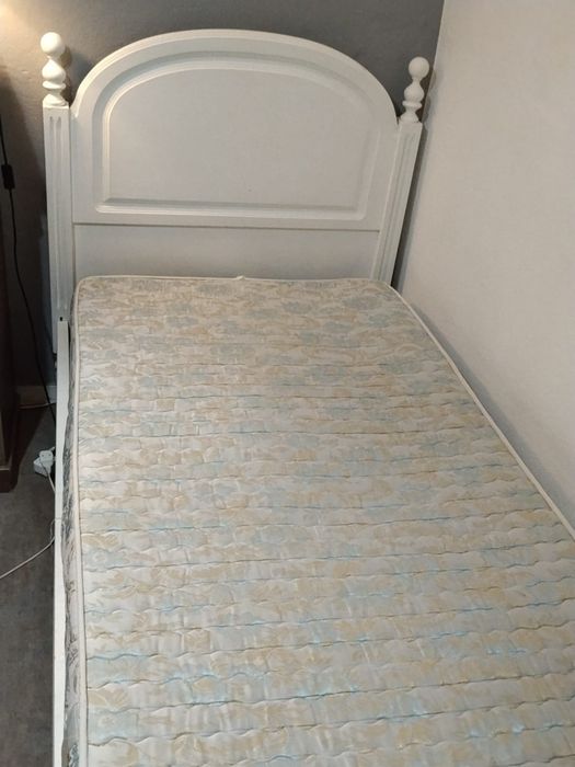 Vendo cama de madeira