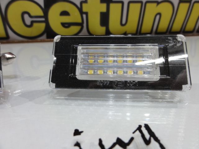 Suporte de lâmpada de matricula com led branco para Mini R56 / R57 / R58 / R59