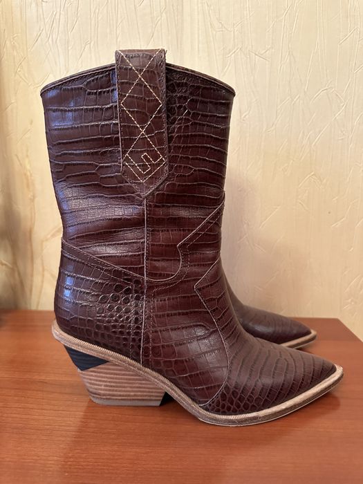 Козаки черевики Fendi оригінал