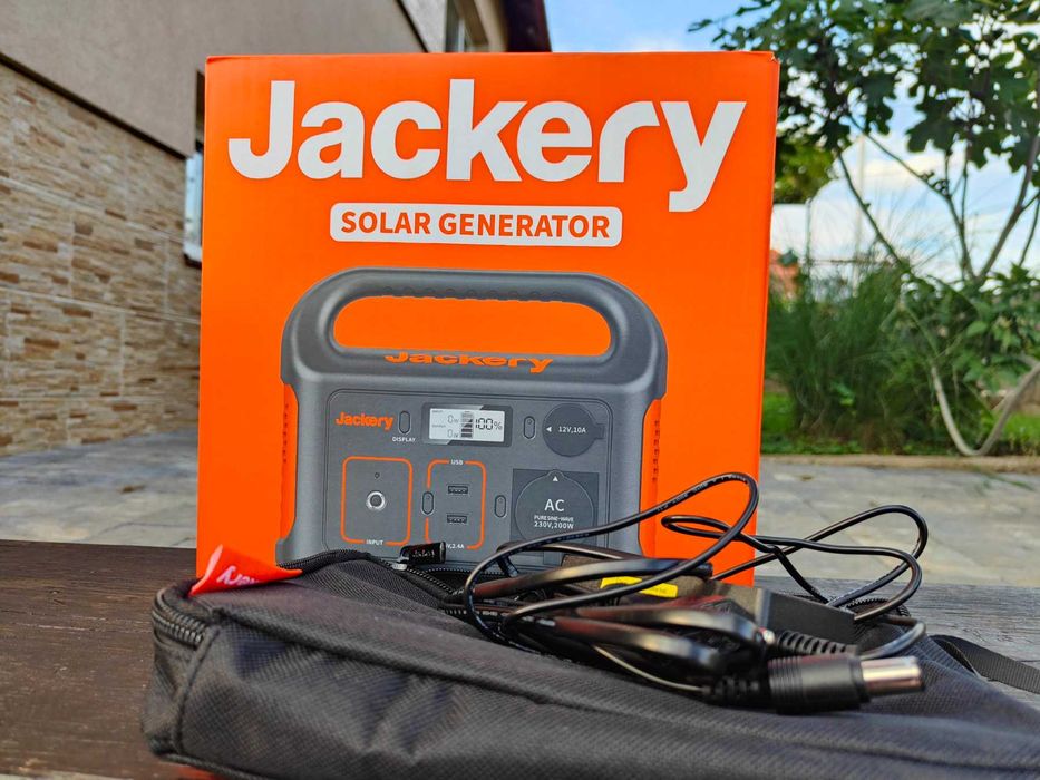 Продам Jackery Explorer 240EU – портативна зарядна станція 240 Wh