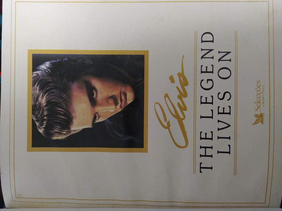 Compilação de 4 Cassetes e 1 Livro de Elvis - "The Legend Lives On"