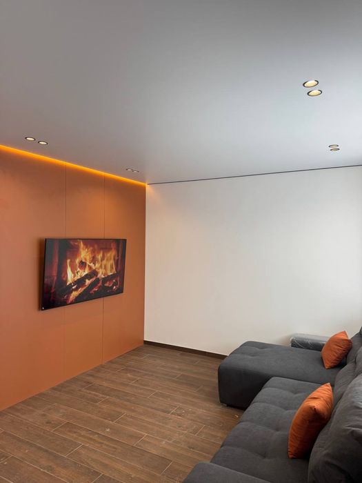 Продаж двоповерхового будинку з сучасним проектом ремонтом та меблями