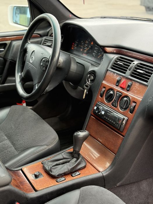 Mercedes 210. 2.0 газ/бенз