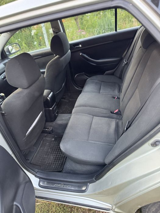 Авто универсал Avensis 2.0 D-4D