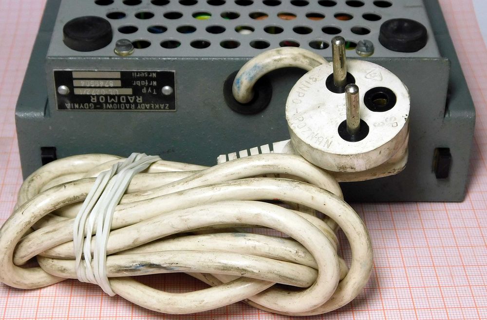 Ładowarka akumulatorów radiotelefonu UŁ 0272 1 RADMOR na części [K1]