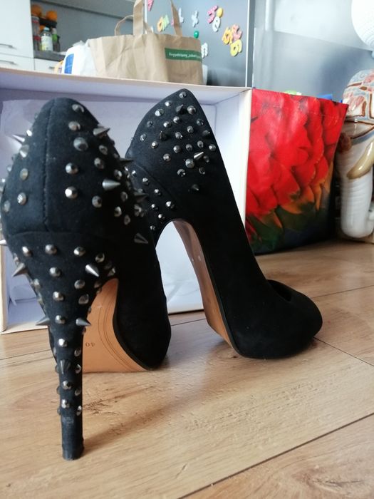 Szpilki z ćwiekami  roz 39 Bershka