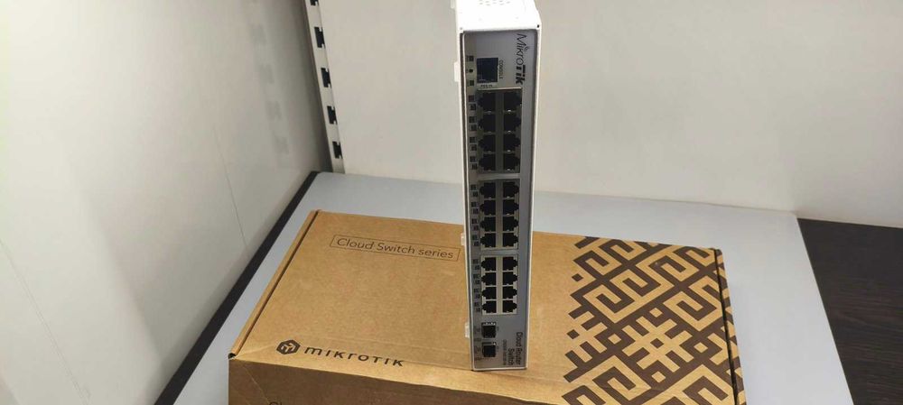 Мощный 10Gigabit  SFP+ MikroTik CRS326-24G-2S+IN  коммутатор 24 порта