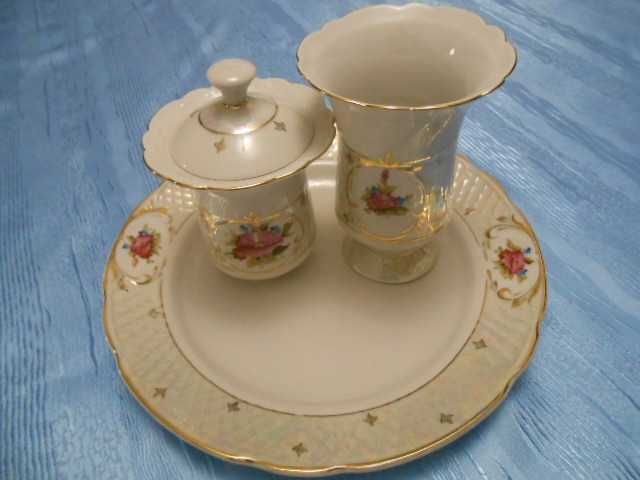 Большое фарфоровое блюдо, соусник, вазочка. Коростень