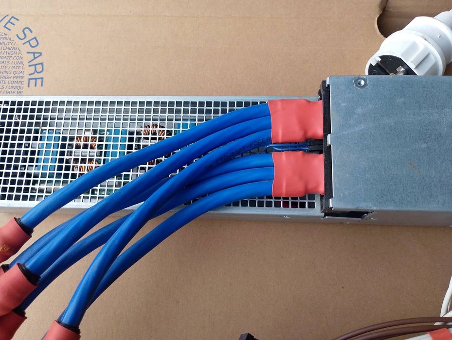 Серверний блок живлення.