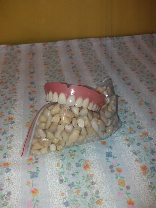 Зуби акрилові. "Збірна солянка".