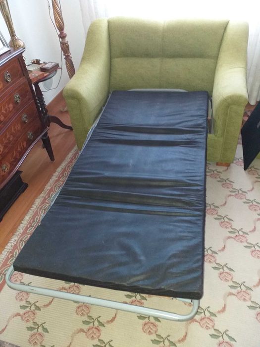Sofá Cama Individual. Estofado. Optimo estado