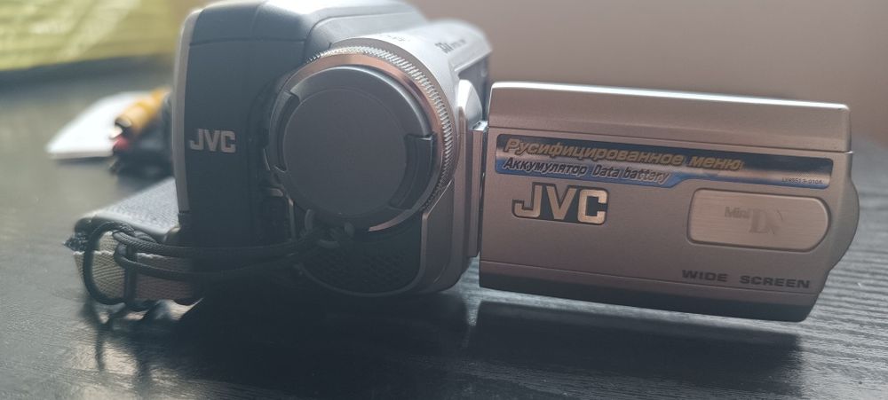 Продам камеру JVC GR-D815ER