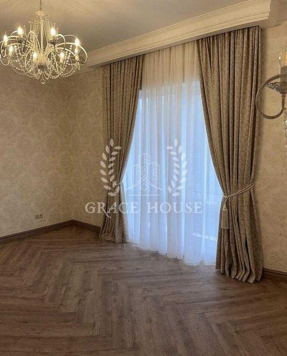 Новий котедж на БЕРЕЗІ ОЗЕРА з РЕМОНТОМ, з охороною у КМ. с. Романків