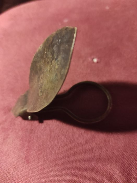 Calçadeira de cobre ou latão