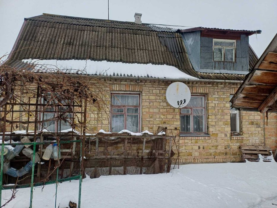 Продається 2-поверховий цегляний будинок м. Тараща