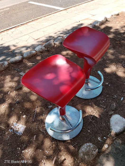 Bancos sobe e desce funcionais p/ cozinha, bar.