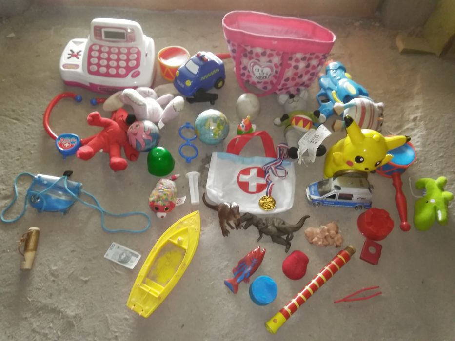 Zabawki i Pikachu z PRL-u