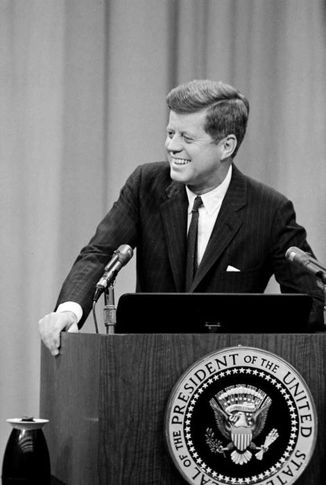 KENNEDY - Mini série Completa (Martin Sheen) OFERTA Documentário NOVO
