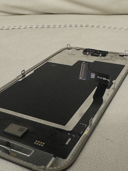 Wyświetlacz zamiennik do IPhone 15 Pro (USZKODZONY ALE SPRAWNY)