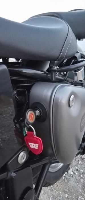 Royal Enfield Classic 500 Gunmetal Grey (2018) – 18.172km / Full LED / Motor 500cc + Lote Completo de Peças/Extras