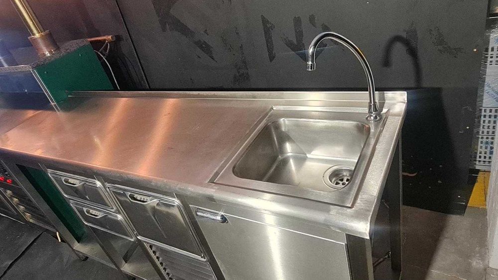 Bancada refrigerada com motor incorporado