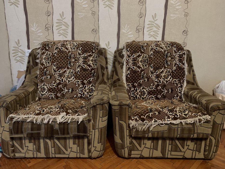Продам диван в зал і два розкладних крісла