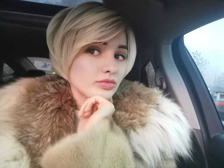 Peruka krótka blond z refleksami na co dzień NATURALNY efekt + czepek