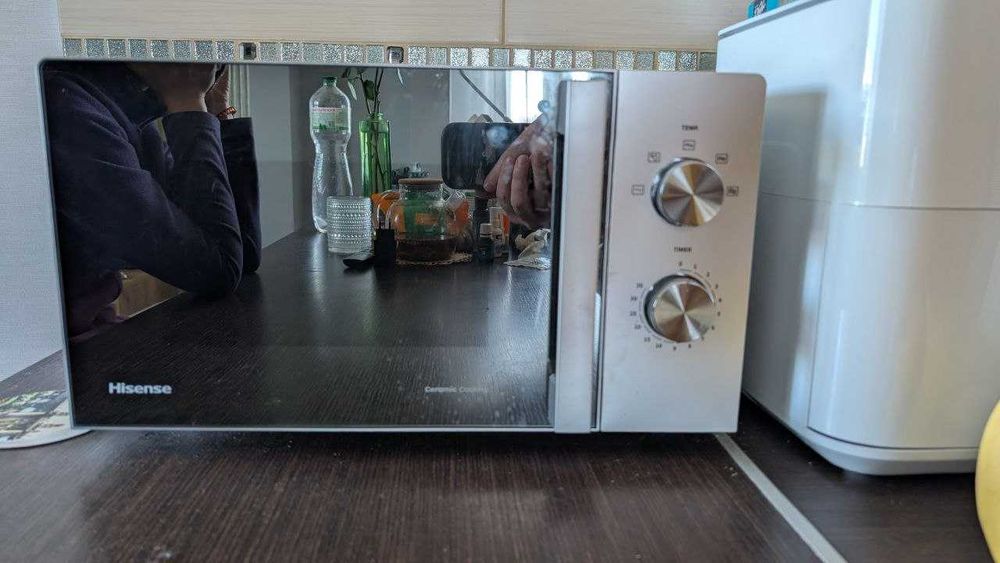 Мікрохвильова піч Hisense H20MOMP1H
