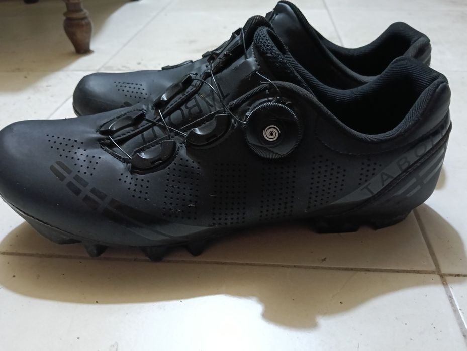 Sapatos de encaixe Btt