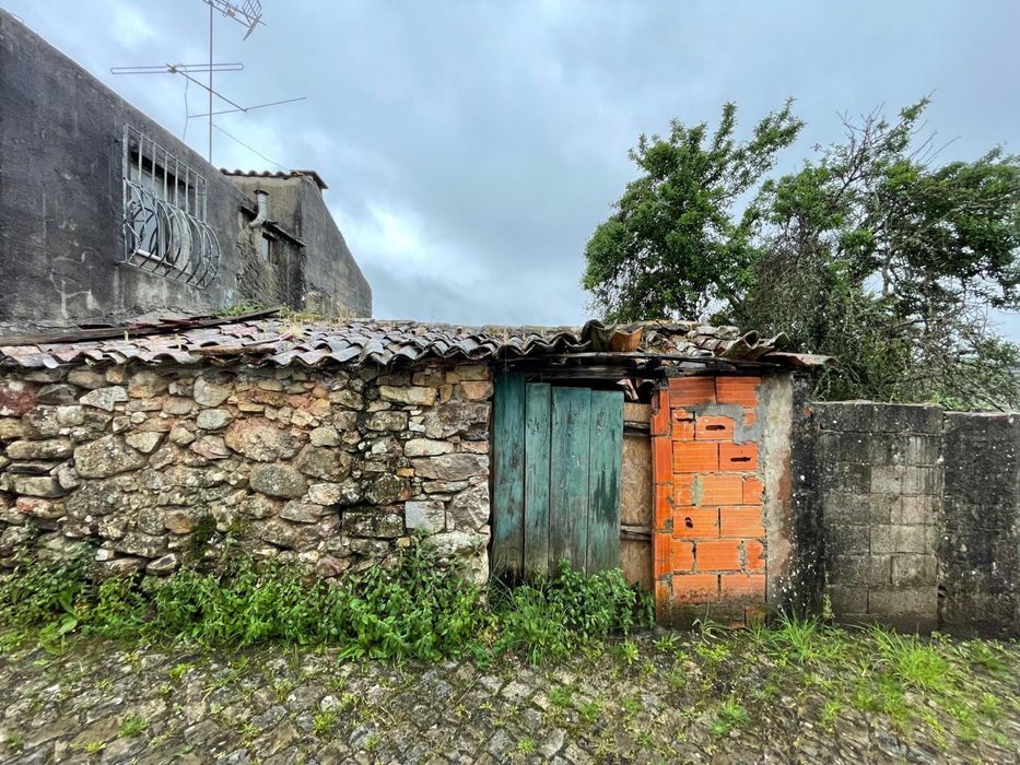 Casa  para remodelar e terreno