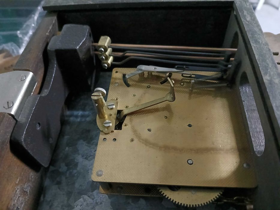 Relógio de pesos e pêndulo