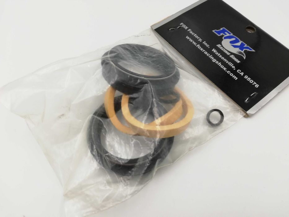 Uszczelki FOX  Dust Wiper 40mm Low Friction