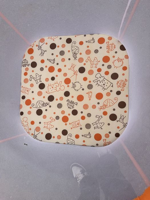 Компактний дитячий батут з сіткою манеж